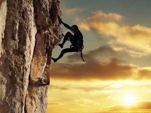 Dağa tırmanan adam.