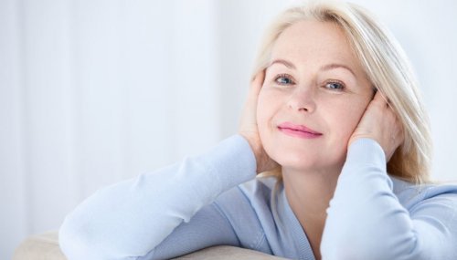 Menopoza girmiş kadın