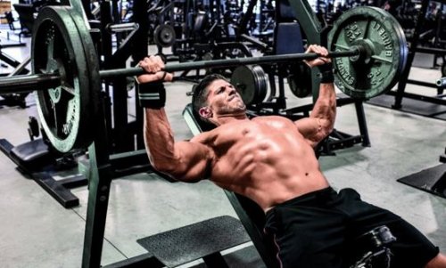 Eğimli bench press.