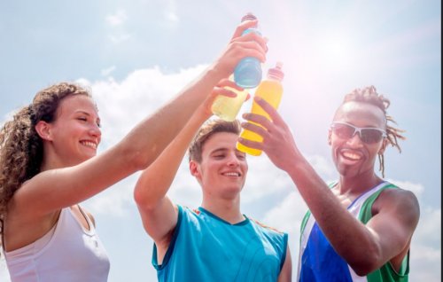 Enerji içeceği olan insanlar