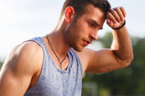 spor yorgunu genç adam