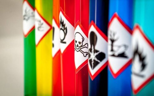 zararlı madde şişeleri