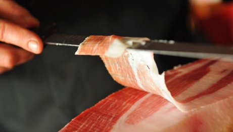 bıçakla kesilen jambon