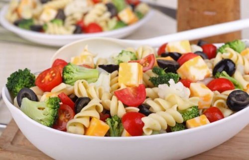 brokolinili makarna salatası