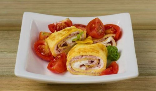 domatesli salamlı peynirli patatesli omlet