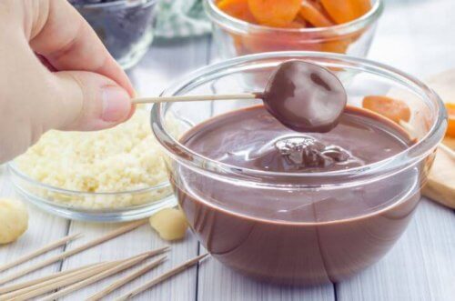 çikolatalı puding ve kuru yemişler