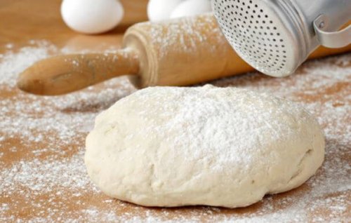 ekmek hamuru ve oklava