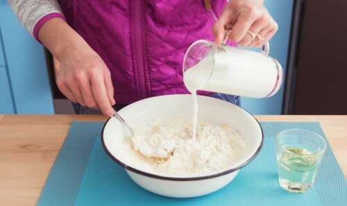 kefir hazırlayan kadın