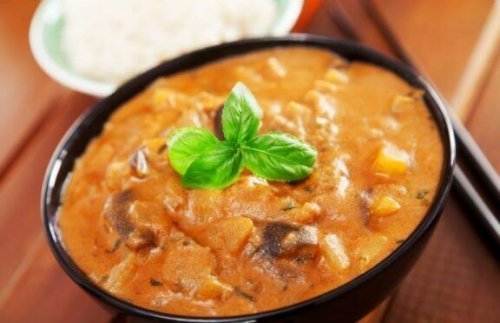 körili domatesli yemek
