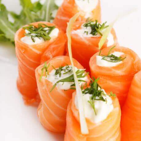 kişniş soslu somon ruloları