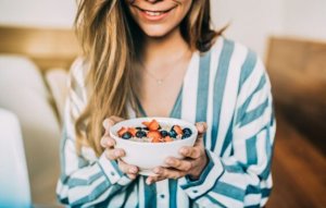 Meyveler İle Yapılan Sağlıklı Tatlı Tarifleri