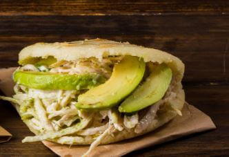 Avokadolu arepa