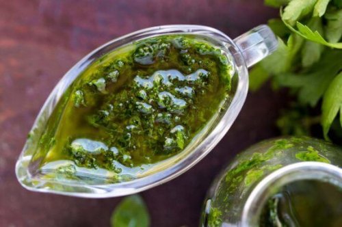 bir kase chimichurri sos