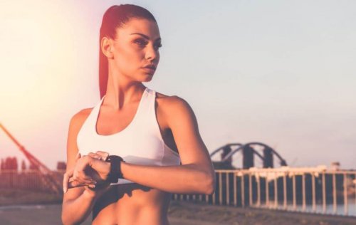 koşmaya hazırlanan kadın