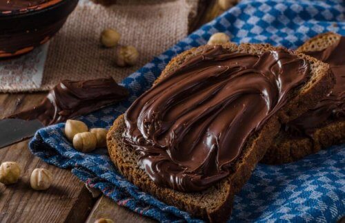 nutellalı ekmek dilimleri