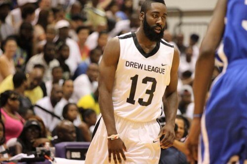 beyaz üniformalı james harden