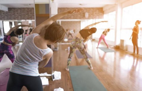 sırt esneten pilates sınıfı