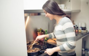 Çok Fazla Zaman Harcamadan Basit ve Protein Açısından Zengin Bir Şeyler Hazırlayın