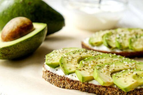 Sağlıklı Avokado Tarifleri: Yararları ve Besin Değeri
