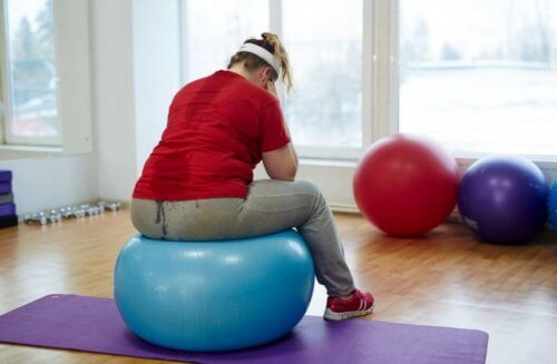 pilates yapan terli kadın