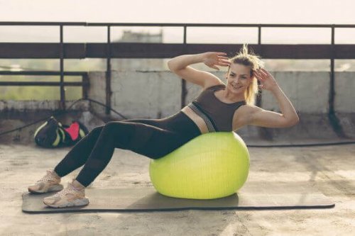 pilates yapan kadın