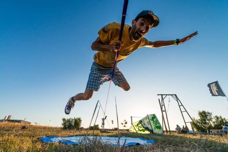 slackline yapan adam