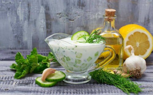 Süzme Yoğurtlu Sos