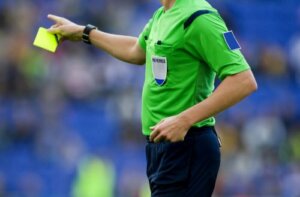 Futbolu Yöneten Kurallar