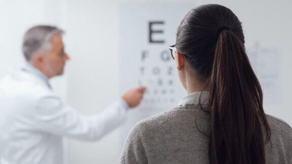 göz doktorunda test