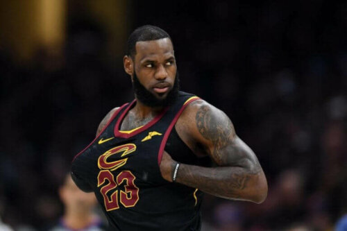 lebron james cleveland forması ile