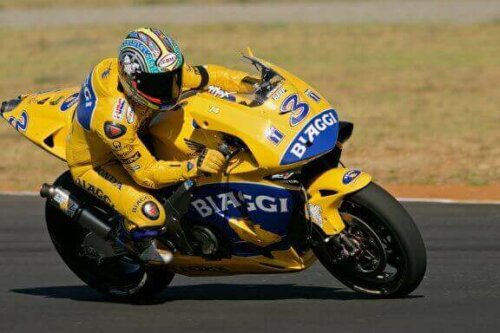 Rossi ve Biaggi: Rekabetin Ötesinde