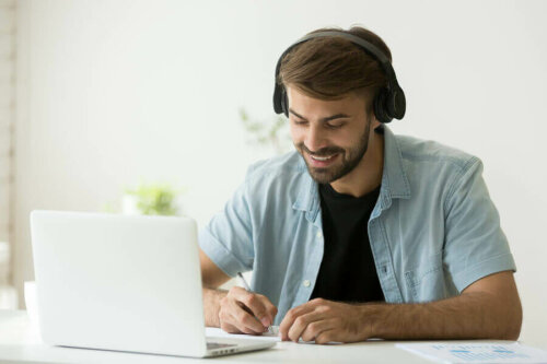 ders çalışan insan