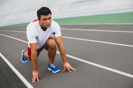 yarışa hazırlanan atlet