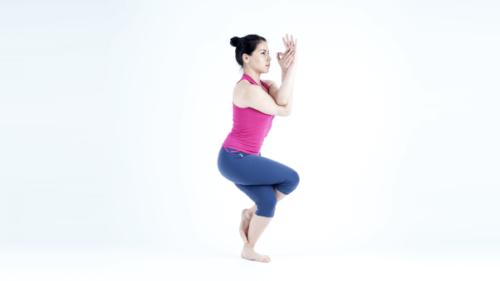 Kartal duruşu yapan kadın