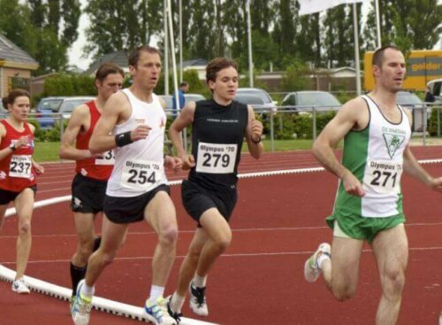 koşan yarışçılar