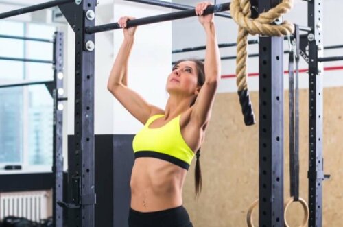 Sırtınızı çalıştırmak için pull-up egzersizi