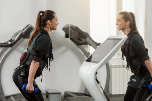 Elektrostimülasyon eğitimi kalori yakmanıza yardımcı olur.