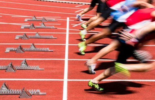 koşucular çıkış anı eski sporlar