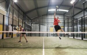 Uygun fiyata padel dersi alabilirsiniz.