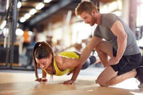 plank kadın spor hocası