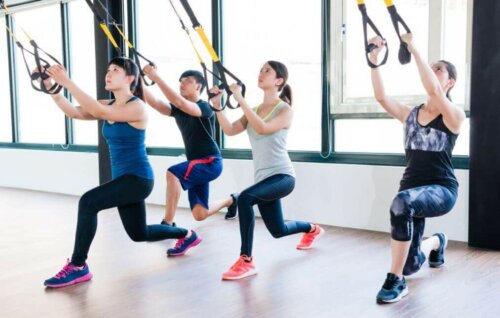 TRX ile lunge hareketi