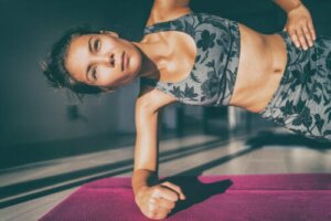 Plank: Karın Kaslarınızı Güçlendirmek İçin Etkili Bir Egzersiz