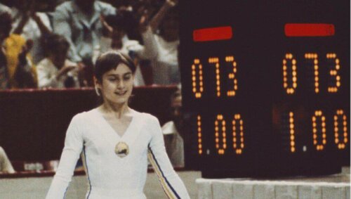 Nadia Comaneci'nin yarışma öncesi çekilmiş bir fotoğrafı.