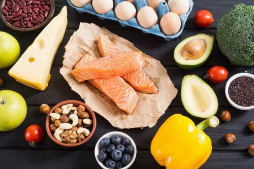 Protein bakımından zengin olan çeşitli gıdalar.